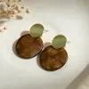 Pendientes Ámbar Marrón Maillard Nuevos Populares Pendientes de Botón Estilo Hong Kong para Mujer Color Café Lujo Ligero Pendientes de Gama Alta