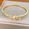 Pulsera con Cierre de Mariposa de Zirconia Chapada en Oro Real de 18k Cadena de Mano Simple Exquisita Retro Lujo Ligero Sensación de Alta Gama Joyería de Mano para Mujer