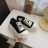 Zapatos Casuales Mujer Nuevo Punta Redonda 2026 Cabeza Grande Zapatos de Gamuza para Ir al Trabajo Moda Suela Gruesa Versátil Suela Gruesa Aumentadores de Altura Temporada Primavera Otoño