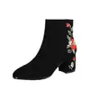 Botines Bordados de Estilo Étnico para Mujer 2026 Otoño/Invierno Nuevos Botas de Algodón con Tacón Grueso para Madre con Forro de Terciopelo Tacón Medio Antideslizantes Botas Individuales Retro