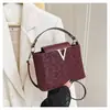 Bolsa de Ombro Transversal Fashionável Estilo Coreano Grande Capacidade Estampa de Leopardo 2025 Nova Simples e Elegante com Letras para Mulheres