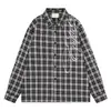 Camisa retrô americana xadrez vermelho e preto de manga longa, marca unissex moderna com estampa em inglês cursivo, jaqueta camisa estilo high street solta