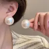 Pendientes grandes de perlas redondas, pendientes franceses exagerados de alta gama, pendientes de personalidad de temperamento de moda de nicho femenino al por mayor
