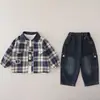 Conjunto para niño 2026 nueva colección de otoño, ropa infantil elegante y moderna, conjunto de tres piezas de cárdigan de cuadros para bebé para niños