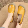 Zapatos mom de cuero de vaca de primera capa, empeine suave y suela blanda, zapatos casuales versátiles, cómodos mocasines poco profundos de punta redonda para mujeres de mediana edad