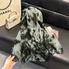 Bufanda de Seda Retro Versátil con Degradado Tie-Dye Ligera de Mezcla de Lana para Mujer, Bufanda Suave, Chal Fino Protector Solar al por Mayor