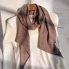 Chal Triangular de Color Sólido Minimalista para el Viaje Diario de Mujeres, Bufanda Pequeña de Punto Multifuncional Versátil para Protección del Cuello, Pañuelo para la Cabeza para Primavera y Otoño