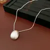 Colar Pingente Oval Oco Irregular de Metal Corrente para Suéter de Luxo Leve Design de Nicho Colar Simples para Mulheres