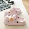 Sapatos Tamancos de Nicho Jovens e Estilosos Altamente Atraentes, Novas Sandálias Fechadas de Verão em EVA Versáteis Casuais de Praia para Mulheres