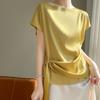 2025 primavera y verano nuevo satén sedoso camiseta de manga corta con cuello de una línea para mujer diseño de alta gama top plisado en la cintura
