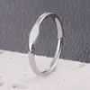 Anillo delgado plano liso simple de nuevos productos transfronterizos anillo de pareja de acero inoxidable europeo y americano grabado con láser de acero de titanio