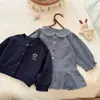 Conjunto de dos piezas a cuadros estilo universitario para bebé niña, otoño, vestido cárdigan con cuello de muñeca, conjunto de dos piezas, elegante
