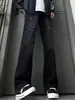 Jeans lavados rasgados estilo americano para hombres y mujeres, diseño con vibra distressed de alta calle, pantalones de pierna recta elegantes y casuales