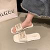 Sandalias planas estilo tweed para ropa exterior de verano para mujer 2025 Nuevo estilo coreano con letras de falda Zapatillas de playa