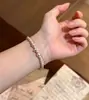 Pulsera de Zirconia y Perla Francesa para Mujer, Lujo Ligero de Nicho con Toque de Alta Gama, Exquisita Doble Capa Apilable, Joyería de Mano Super Hermosa