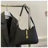 2026 Bolso de Hombro Simple de Color Sólido Nuevo Hebilla Exquisita Bolso de Hombro Único de Moda Versátil Coreano Bolso de Hombro de Mano