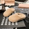 Outono e Inverno 2026 Roupas para Exterior Fofas Retrô Dedão Grande Sapatilhas Femininas de Algodão e Lã com Forro de Fleece Quentes Slip-On Sapatos Preguiçosos