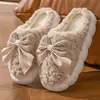 Pantuflas de algodón para otoño e invierno con lazo, zapatos de maternidad para mujer, pantuflas gruesas para el hogar, zapatos de algodón antideslizantes, pantuflas de algodón cerradas de felpa