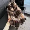 Conjunto de Bufanda Cuadros Grandes Estilo Coreano Invierno Cálido Portátil Regalo de Bienestar Navideño para Empleados de Empresa Compra Grupal al Por Mayor