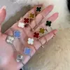 Pulsera de Trébol de Cuatro Hojas para Mujer, Lujo Ligero y Sensación de Alta Gama, Chapada en Oro de 18 Quilates, Trébol de la Suerte de Nácar por Ambos Lados, Artículo Popular Transfronterizo