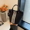 Bolso Cubo Rayado de Bloques de Color Portátil Transfronterizo para Mujer 2026 Nuevo de Nicho de Moda Bolso de Hombro Casual Versátil Bolso Cruzado