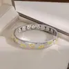 Pulsera de Plata de Ley S925 Chapada en Oro con Pequeña Margarita para Mujer, Pulsera de Flor de Lujo Ligero Incrustada con Diamantes, Joyería de Mano Versátil Retro Exquisita