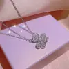 Moda Femenina Trendy de Internet Diseño de Nicho Diamante Trébol Brillo Pendientes Distintivos Collar para Mujer Anillo de Flor