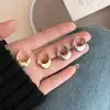 Brincos de Luxo Leve Estilo Francês com Toque de Alto Padrão para Mulheres Gota d'Água Estilo Coreano Brincos de Nicho Versátil Fivela de Orelha Distintiva Clipe de Orelha com Design de Meia-Lua