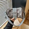 Bolso grande de lunares estilo coreano para mujer, diseño de nicho, moderno bolso de hombro y bandolera para el trabajo, mochila casual