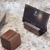 Portatarjetas de Madera Maciza de Nogal Negro Soporte Simple para Tarjetas de Asiento de Hotel Soporte para Tarjetas de Restaurante Base de Madera Maciza Soporte para Tarjetas Soporte para Porta Tarjetas de Presentación