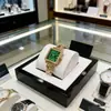 Nuevo Estilo de Moda Cristal Cortado Angular Espejo Esfera Cuadrada Cadena Reloj para Mujer Reloj de Cuarzo para Mujer Aprobado por el Fabricante