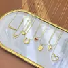 Collar con Colgante de Corazón de Acero de Titanio para Mujer, Estilo de Lujo Ligero Europeo y Americano, Diseño Único de Nicho, Joyería que No se Desvanece