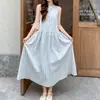 Vestido de verão muito bonito, listrado de azul e branco, ombro a ombro, gola redonda, para mulheres, modelo longo em A soltinho, atacado para vendas transfronteiriças