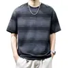 Camiseta masculina de algodão tecnológico com listras em degradê estilo retrô americano, sensação gelada, modelo 2026, corte solto, tamanho grande, roupa de verão