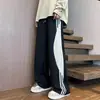 Calça de moletom esportiva estilo americano com três listras para homens, calça casual folgada de perna reta e perna larga para primavera e outono, calça da moda estilo rua