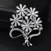 Broche Elegante de Zircônia com Margarida, Alfinete Simples para Roupas de Exterior, Acessórios Japoneses e Coreanos, Broche de Lapela de Corsage Feminino Elegante Personalização