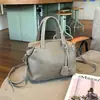 Bolsa transversal de couro bovino de camada superior, novo modelo 2026, toque de alta qualidade, versátil para o dia a dia, bolsa de mão Boston feminina de couro genuíno
