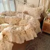 Conjunto de Cuatro Piezas de Encaje Hueco Estilo Retro Francés Nuevo 2026 con Patrón Floral Pequeño, Conjunto de Tres Piezas de Gasa de Doble Capa 100% Algodón Clase A