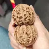 Juego de Cuatro Piezas de Adornos Premium de Nogal Hechos a Mano con Patrón de Kirin, Sombrero Oficial y Diseños de Cabeza de León para Manipular y Jugar con Nueces Antiguas