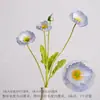 Flores Artificiais do Jardim de Monet São Arrumadas e Decoradas com Flores Artificiais Azuis e Roxas. Loja de Celebridade da Internet Foto Porta Janela Arte Floral