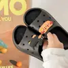 Sandalias de mujer de moda estilo coreano, nuevo modelo primavera 2025 para uso exterior, a la moda, cómodas, que aumentan la altura, chanclas de playa con suela gruesa