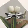Ins Coreano Dulce y Fresco Plata Brillante Cuero Lazo Retorcido DIY Hecho a Mano Clip Lateral Tocado Zapatos y Calcetines Accesorios Decorativos