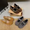 Zapatos Planos Mary Jane Retro con Velcro y Punta Dividida para Mujer, Suela Plana, Suela Suave, Cómodos, Versátiles para el Día a Día, Casuales sin Cordones
