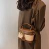 Bolso de Mano de Moda de Patrón de Cocodrilo de Nicho para Mujer, Nuevo Modelo 2025 Bolso Caja con un Toque de Lujo, Bolso de Hombro y Cruzado Simple con un Ambiente Elegante