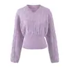 Suéter de punto trenzado morado con cuello en V para mujer, estilo suave y relajado, suéter corto de otoño de manga larga con jacquard entallado a la cintura, con un look sofisticado