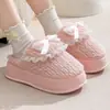 Pantuflas de algodón con suela gruesa para mujer, ropa de casa de invierno, pantuflas peludas con lazo lindas de moda, cálidas y cómodas con suelas suaves