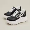 Zapatos Gruesos de Suela Oculta para Mujer Jiezhou 2026 Estilo Otoño Nuevo, Hechos de Piel de Vaca de Primera Capa, Elegantes y Versátiles para Mujeres Bajitas