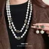 Set de Aretes y Collar de Perlas Incrustados con Diamantes Vintage, Cadena para Clavícula Estilo Retro, Joyería de Lujo Ligero y de Alta Gama