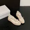 Versão em couro macio aumento interno de altura sapatilhas de treino alemãs femininas verão novo estilo exterior sapatos Argan não cansam os pés absolutamente lindos sandálias frescas