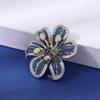 Nuevo Broche de Flor de Lirio Rojo y Azul de Trabajo Pesado con Micro-incrustaciones de Zircón Lujo Elegante Abrigo Accesorios para Traje de Mujer Ramillete